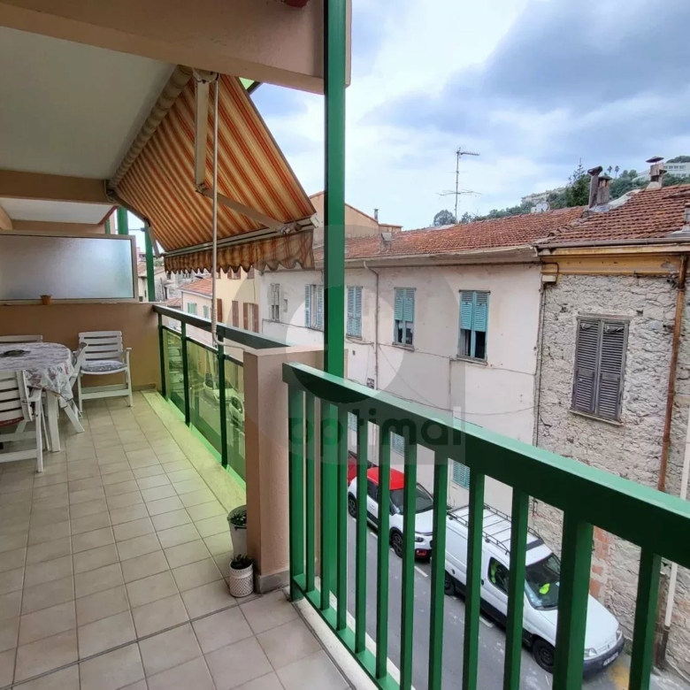 Menton Bas-Borrigo  –  grand 2 Pièces avec terrasse, garage et cave.