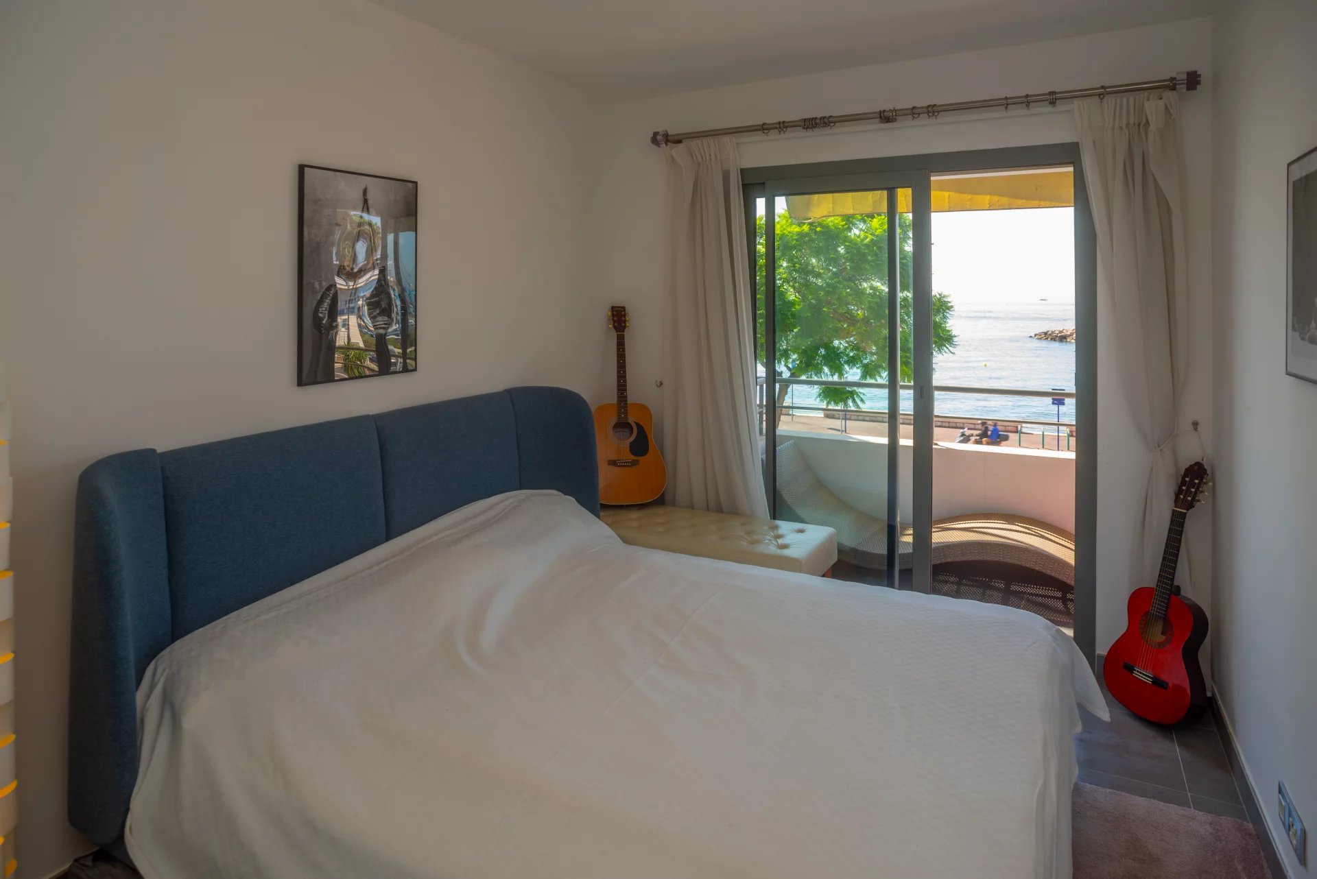 Menton Garavan, bord de mer immeuble récent
