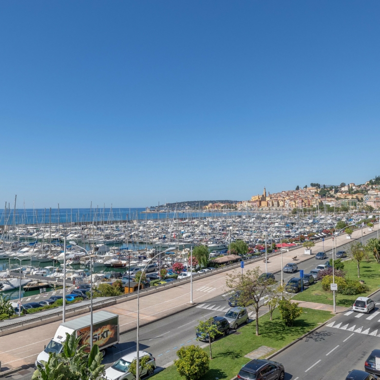 Menton Garavan appartement trois piéces front de mer vue panoramique mer, ports et Vieille-Ville