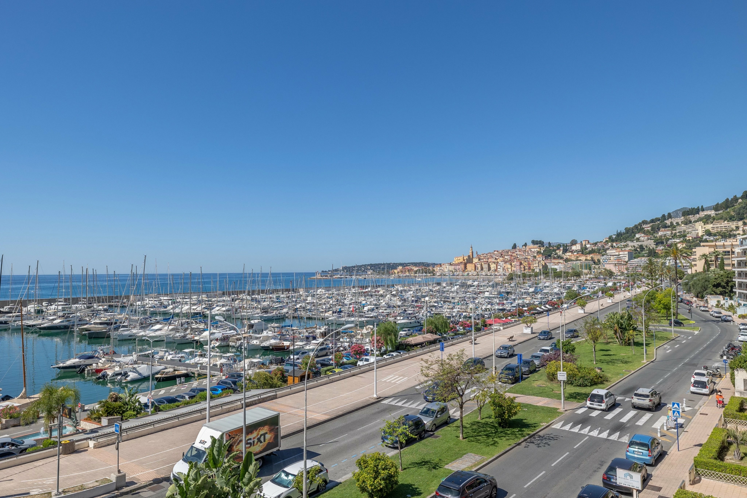 22535dc2dacba94630782670beb615dd_3d358414ac_4096-original-173448-0.jpg Menton Garavan appartement trois piéces front de mer vue panoramique mer, ports et Vieille-Ville