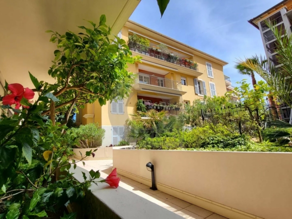 Menton centre ville –  Appartement 2 Pièces – terrasse et parking