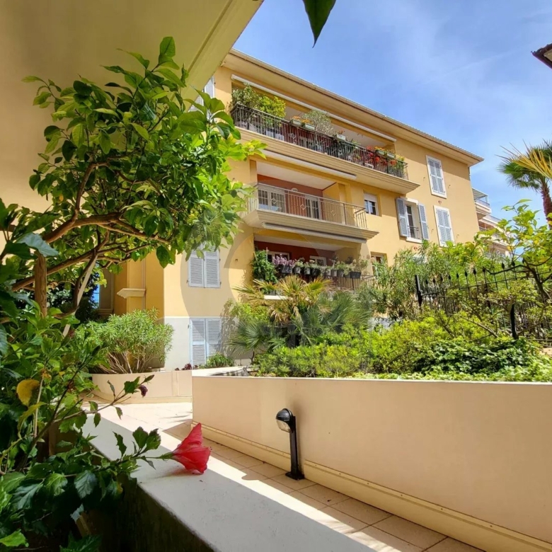 Menton centre ville –  Appartement 2 Pièces – terrasse et parking