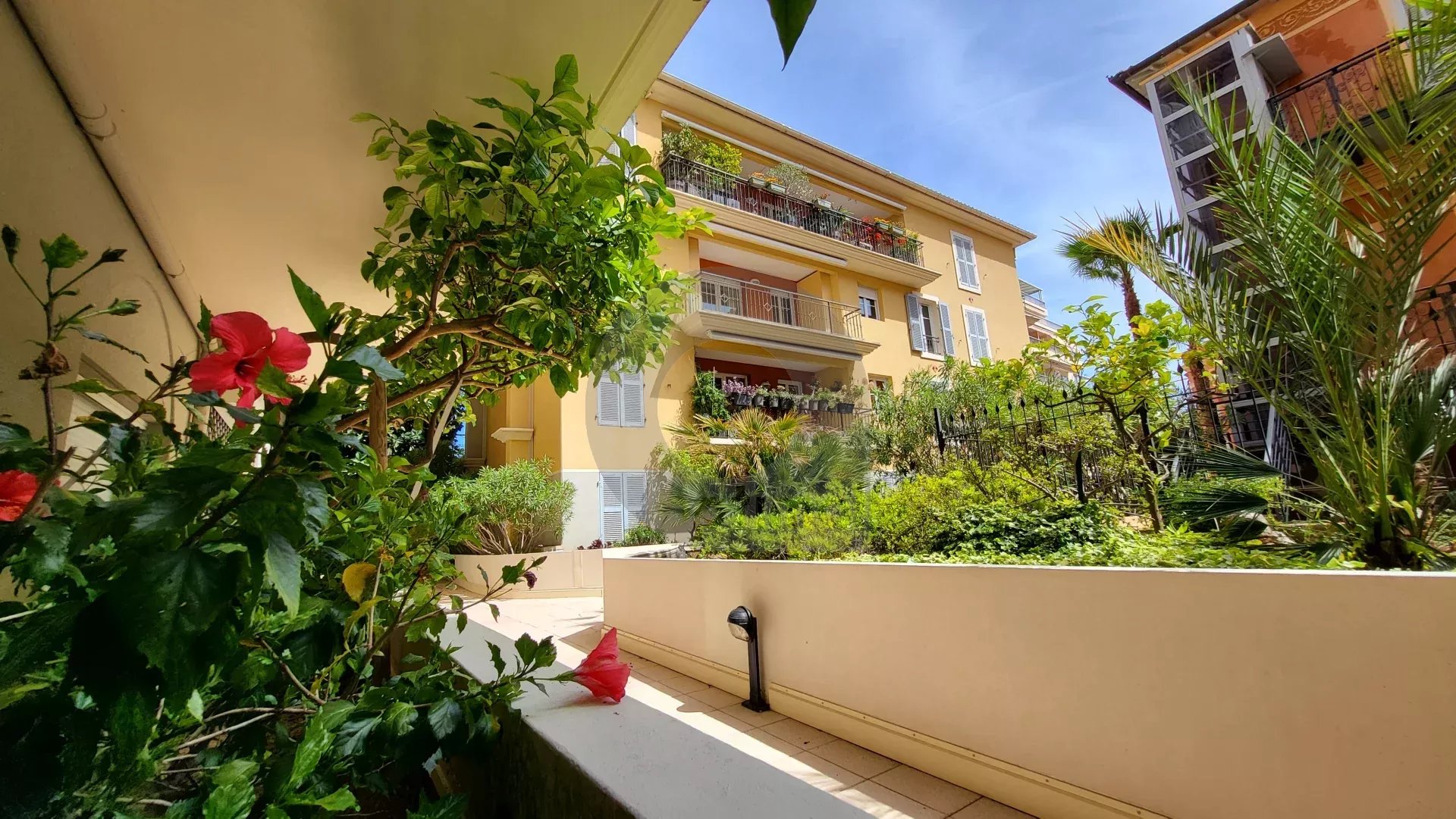 Menton centre ville –  Appartement 2 Pièces – terrasse et parking
