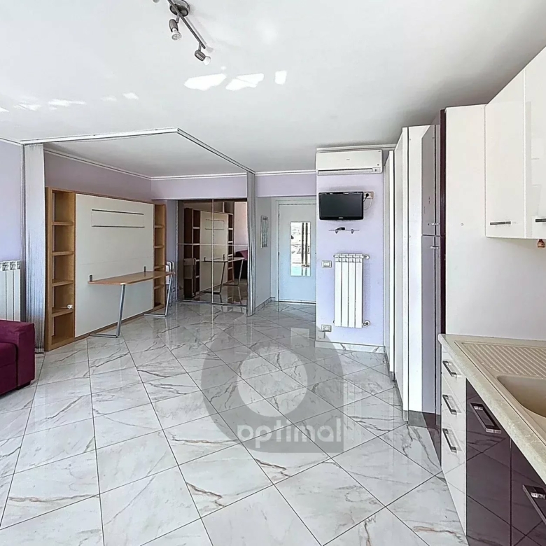 Menton Centre – Etage Elevé – Beau Studio avec Terrasse