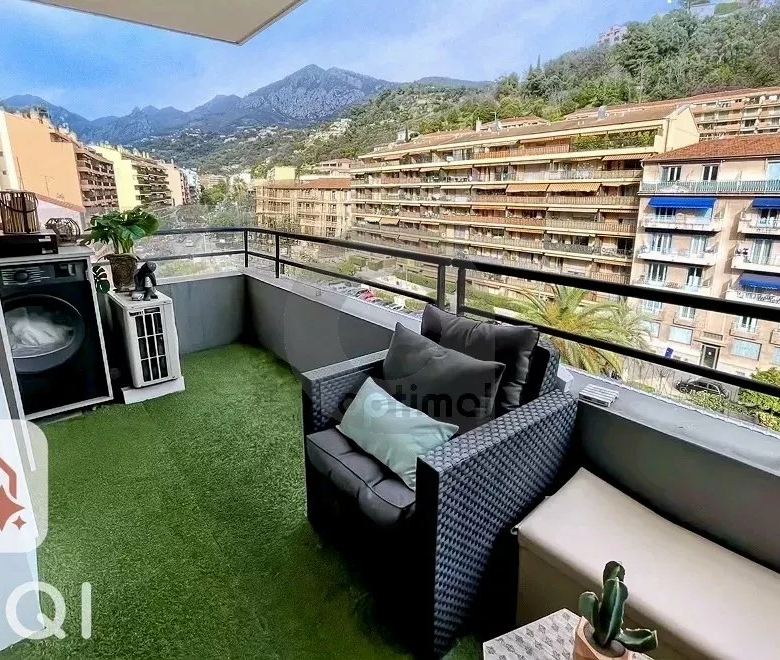 Menton central 3P terrasse parking piscine.