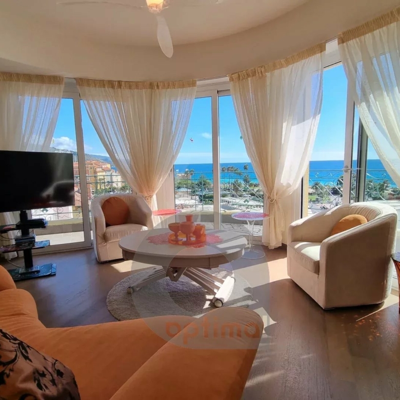 Menton – Bord et face mer, deux appartements d’exception avec solarium panoramique, vue mer et montagne exceptionnelle.