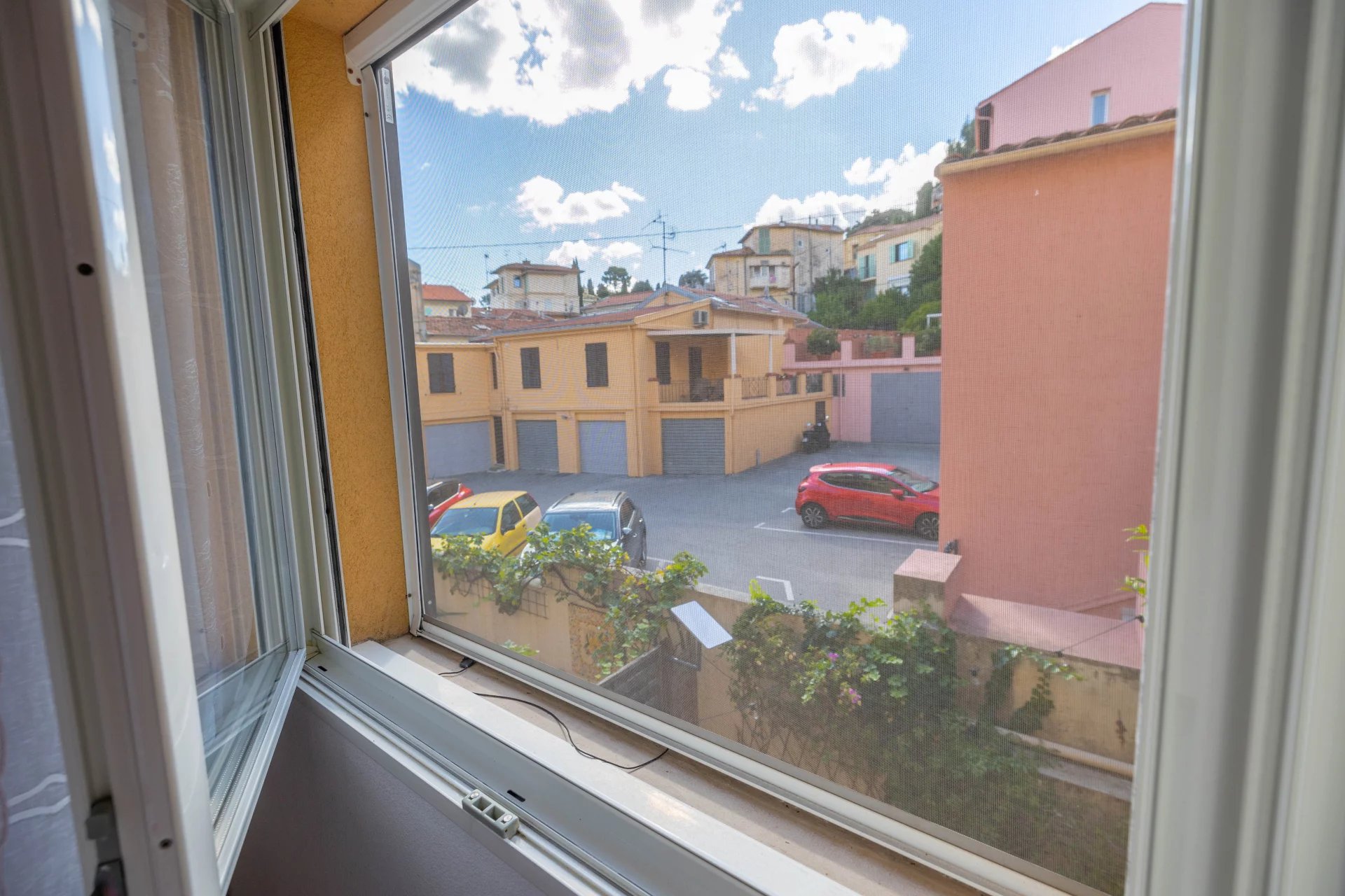 Charmant duplex 3 pièces avec terrasse et parking – Menton centre