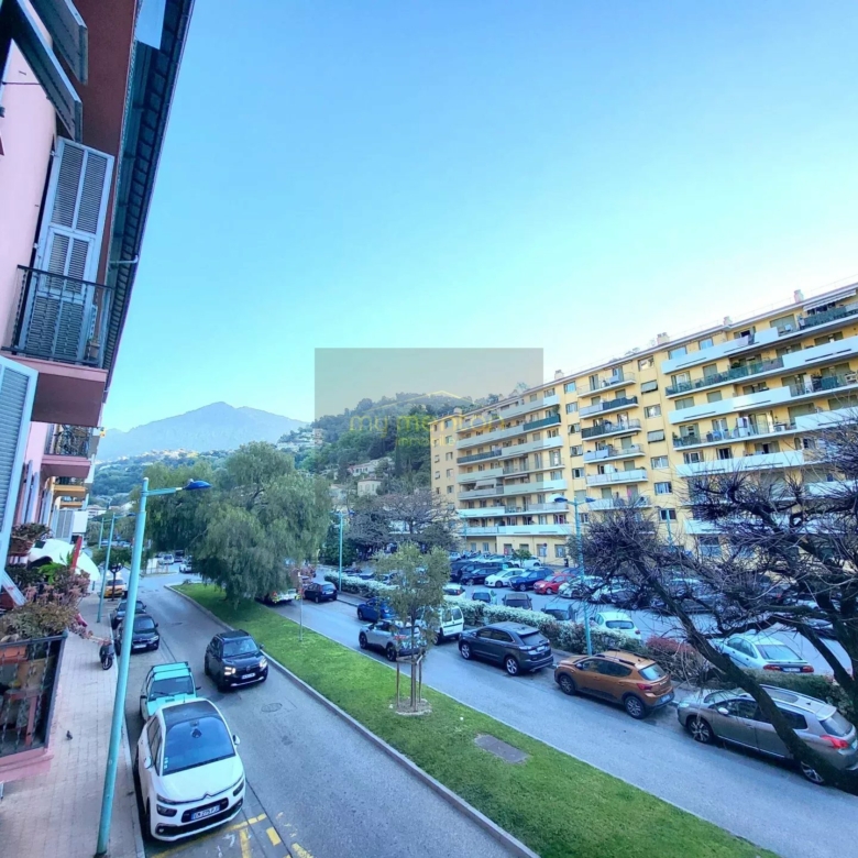 À vendre :  appartement 4 pièces à Menton idéal Famille ou Profession libérale