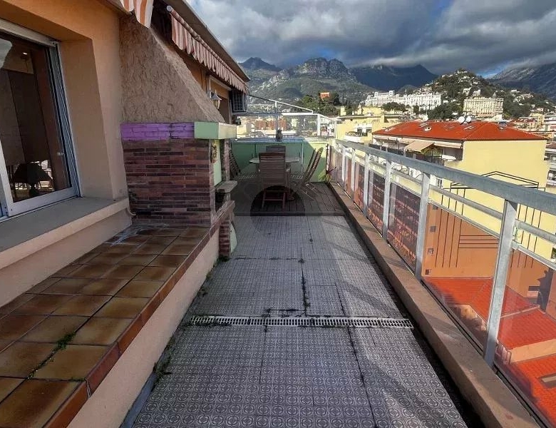 RARE – DERNIER ETAGE