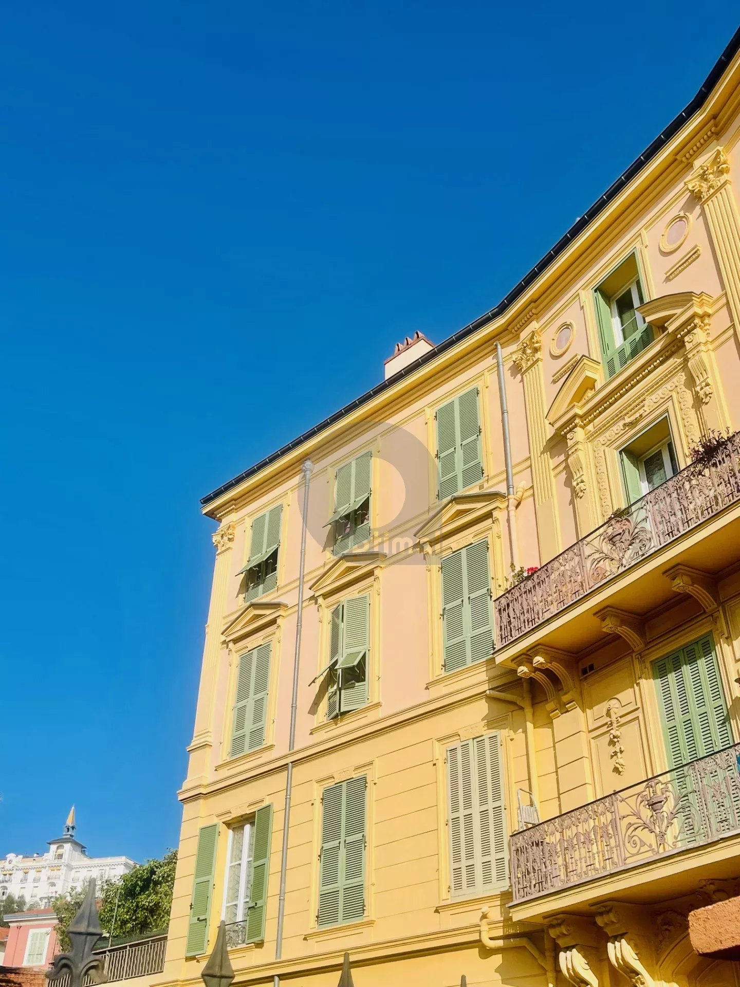 SUPERBE APPARTEMENT DE 5 PIECES – centre ville