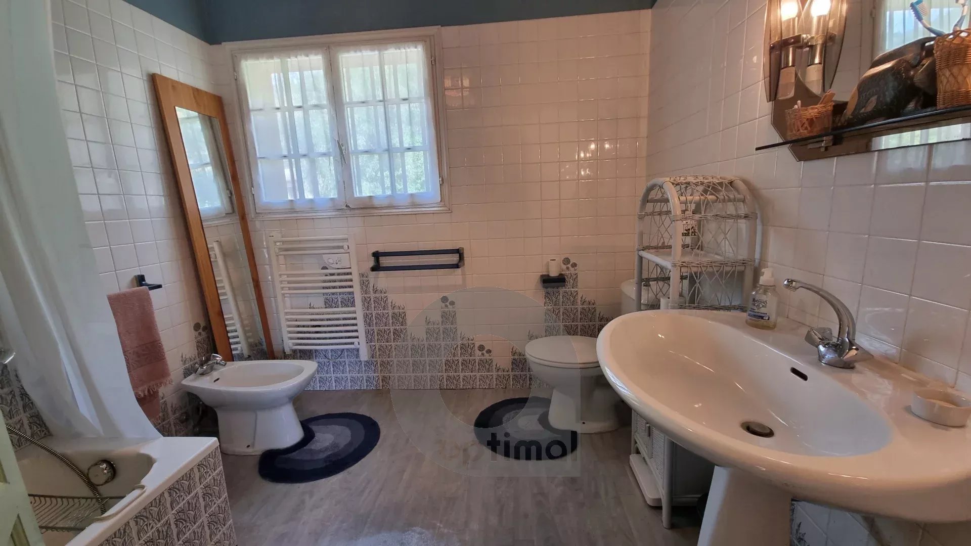 Propriété CASTELLAR villa 188 m² bassin terrain vue mer