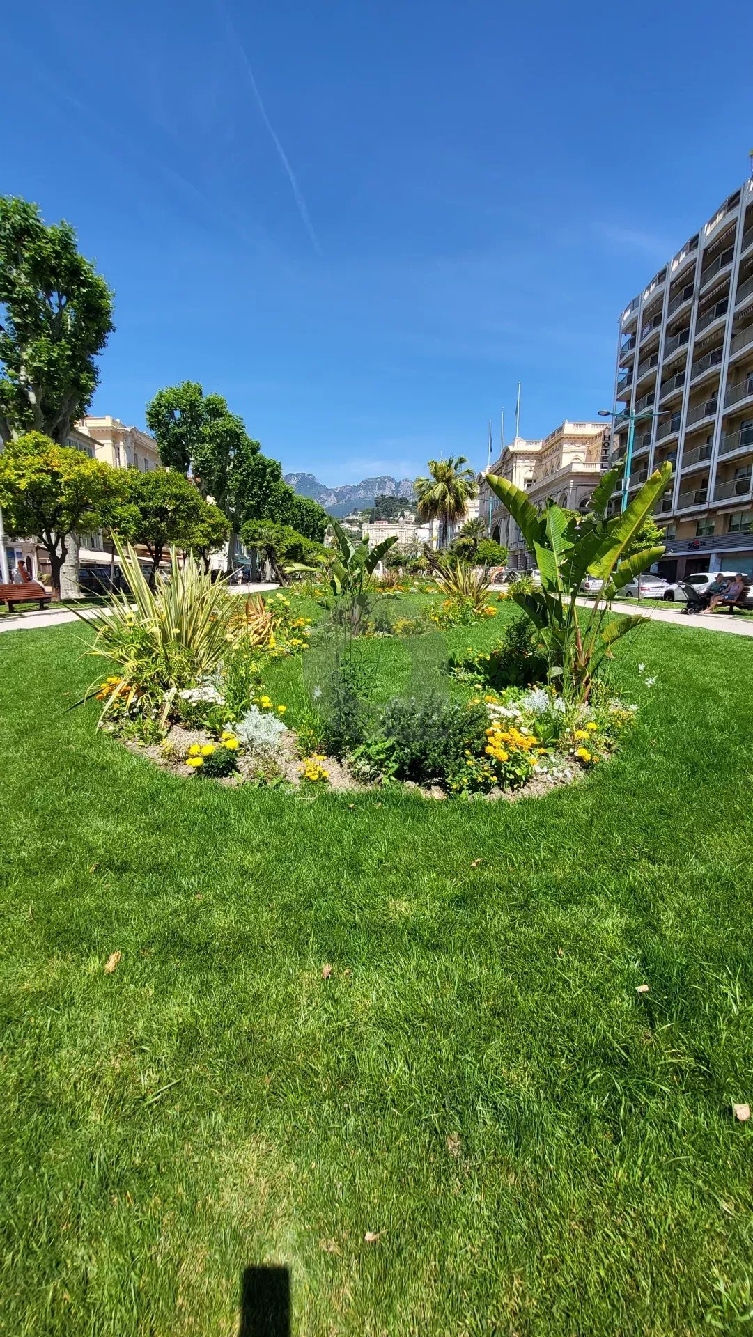 Menton Jardin Bioves – dernier étage –  Appartement triple exposition