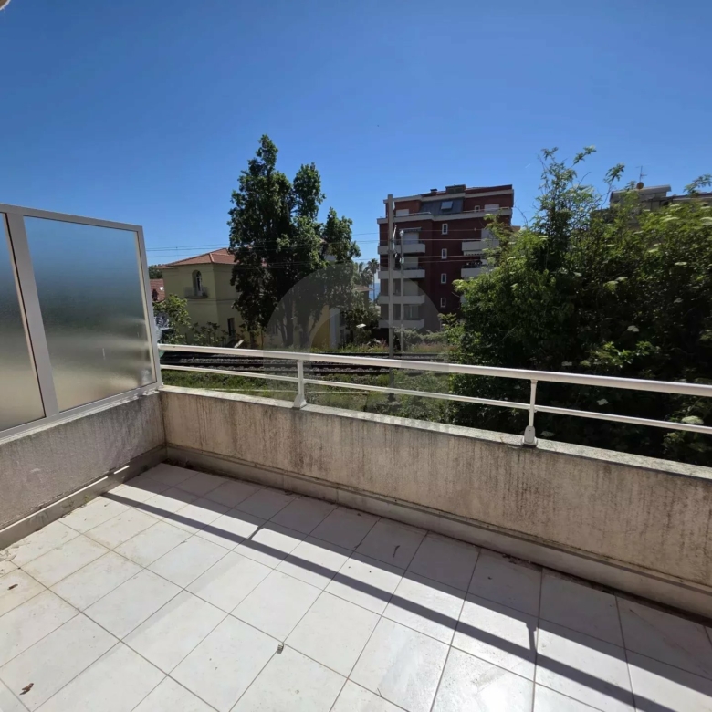 APPARTEMENT DEUX PIECES TERRASSE MENTON PROCHE CARNOLES