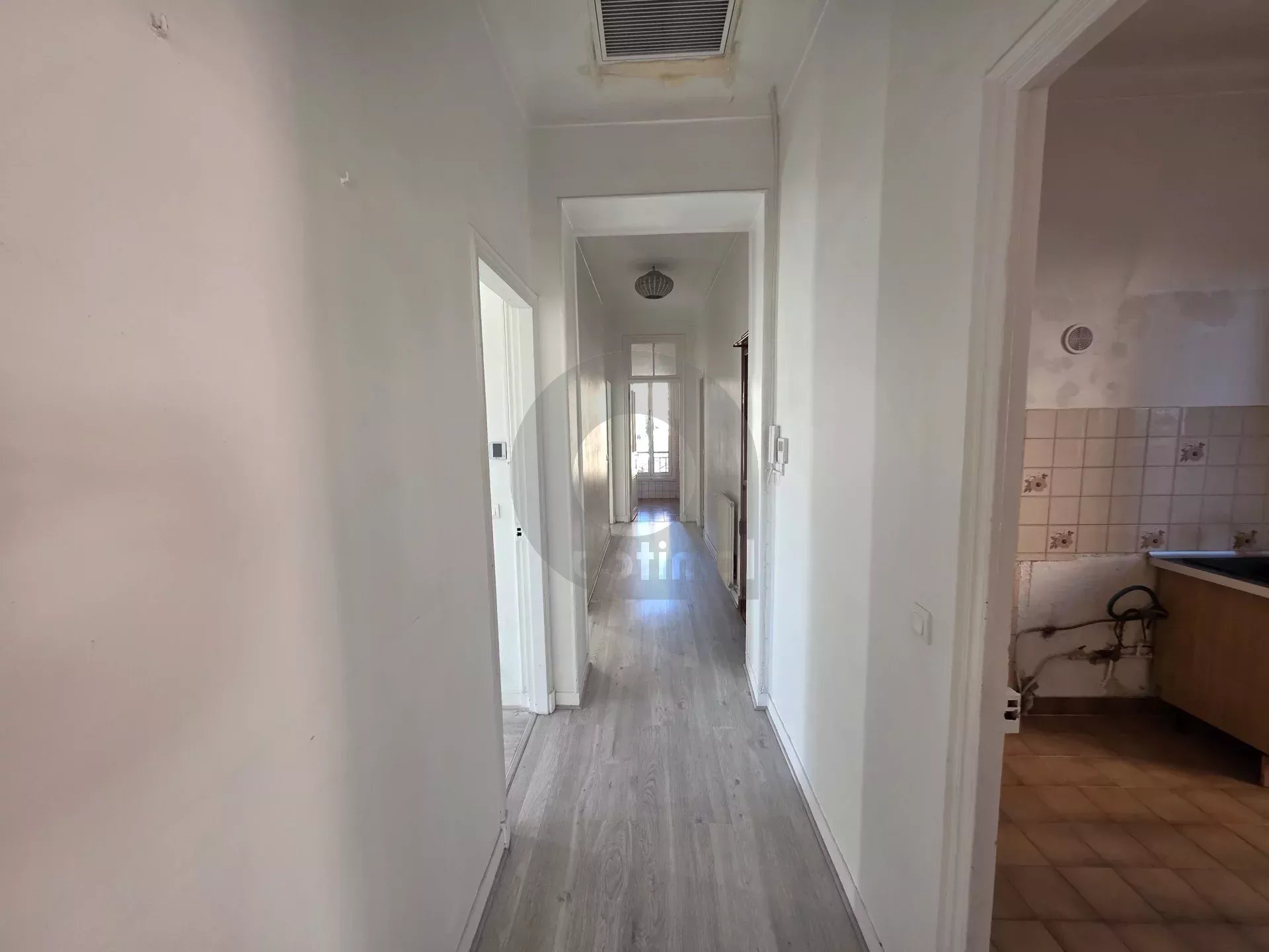 GRAND APPARTEMENT DE CINQ PIECES MENTON PROCHE CENTRE VILLE