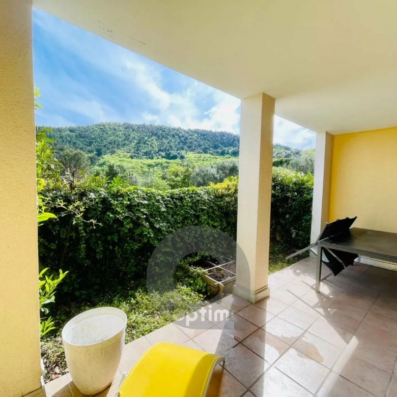 Proche Eze VIllage, 3 p en RDJ, terrasse/jardin garage