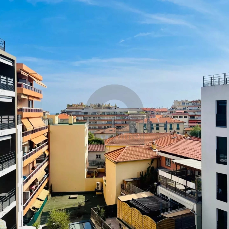 2 Pièces Plein centre de Menton dans Résidence Neuve