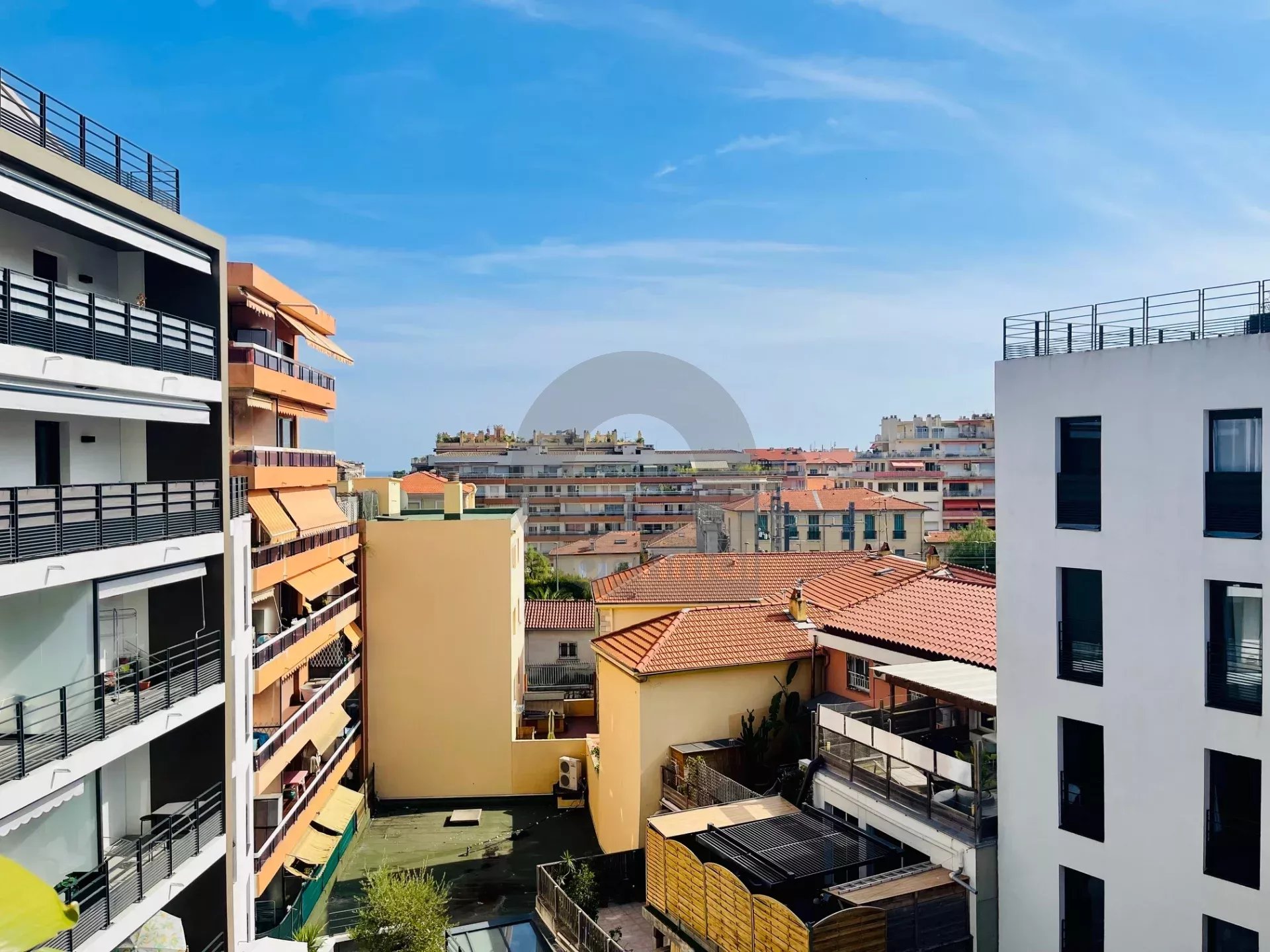 2 Pièces Plein centre de Menton dans Résidence Neuve