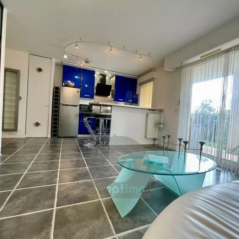Proche Eze VIllage, 3 p en RDJ, terrasse/jardin garage