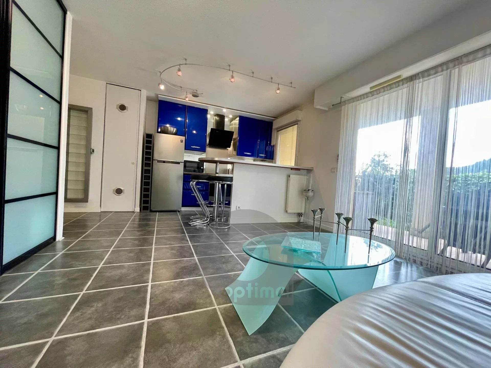 Proche Eze VIllage, 3 p en RDJ, terrasse/jardin garage