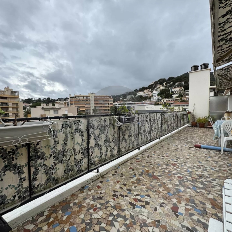 ROQUEBRUNE 3 PIÈCES DERNIER ÉTAGE 30M2 DE TERRASSE PARKING