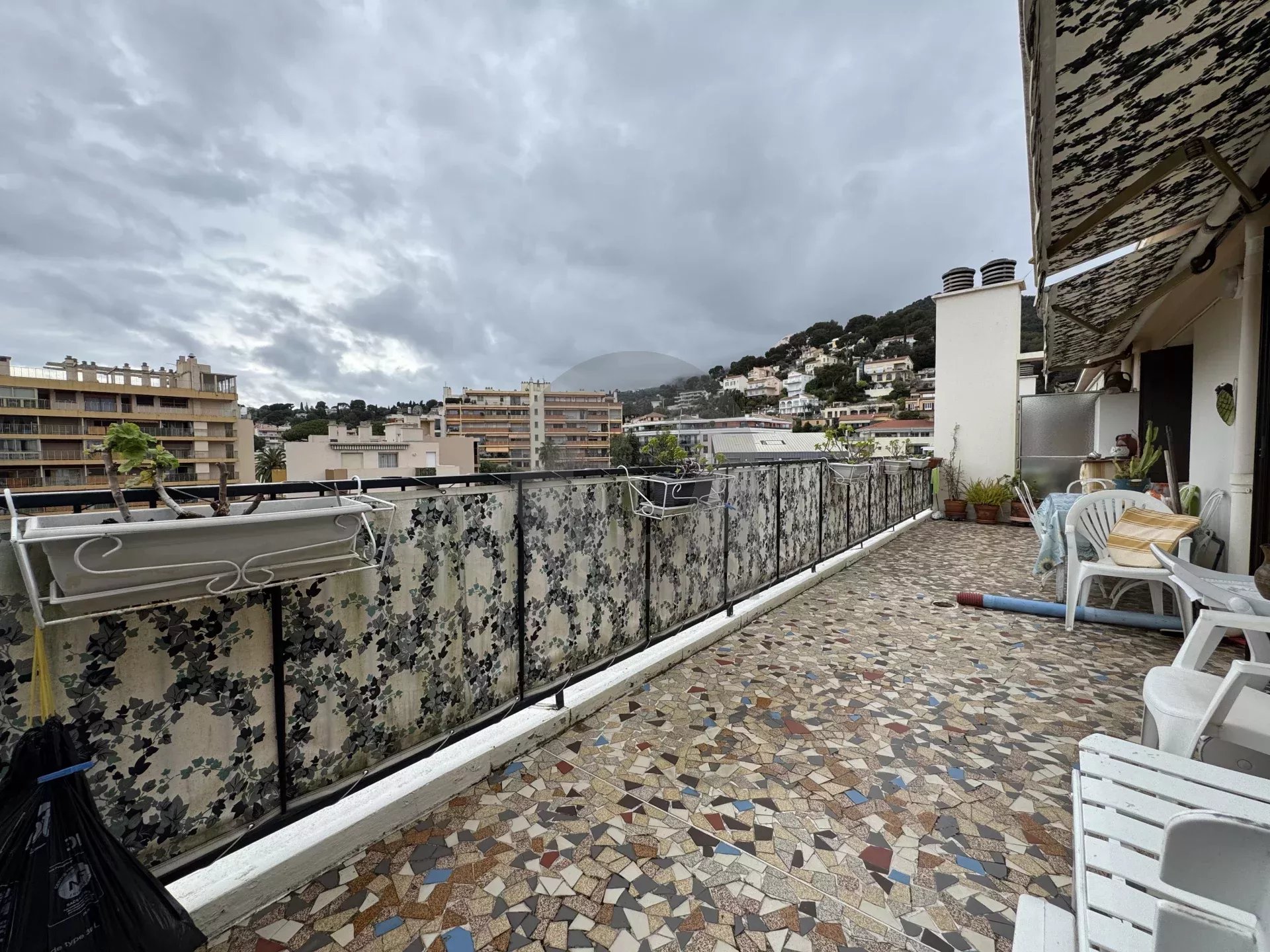 ROQUEBRUNE 3 PIÈCES DERNIER ÉTAGE 30M2 DE TERRASSE PARKING