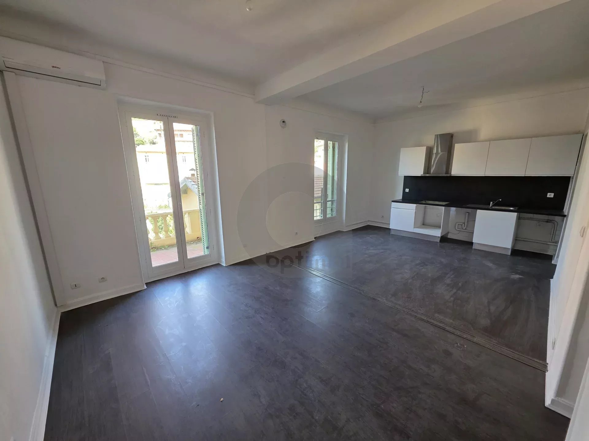 APPARTEMENT TROIS PIECES TERRASSE MENTON PROCHE CENTRE