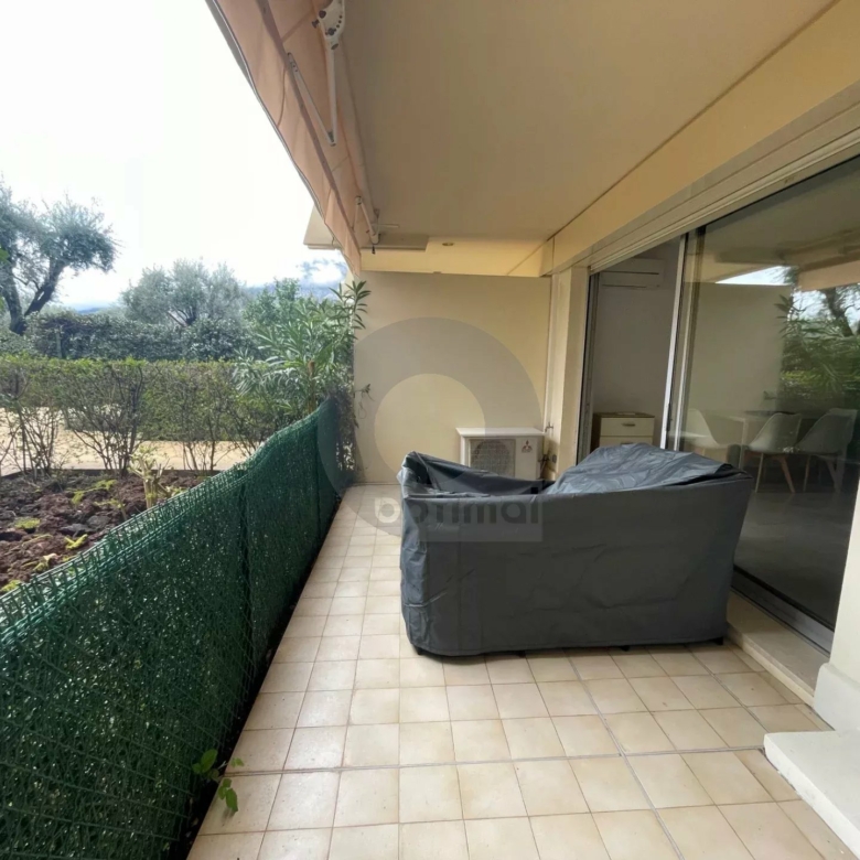 RCM PLATEAU DU CAP : A LOUER STUDIO MEUBLE – TERRASSE – GARAGE – CAVE