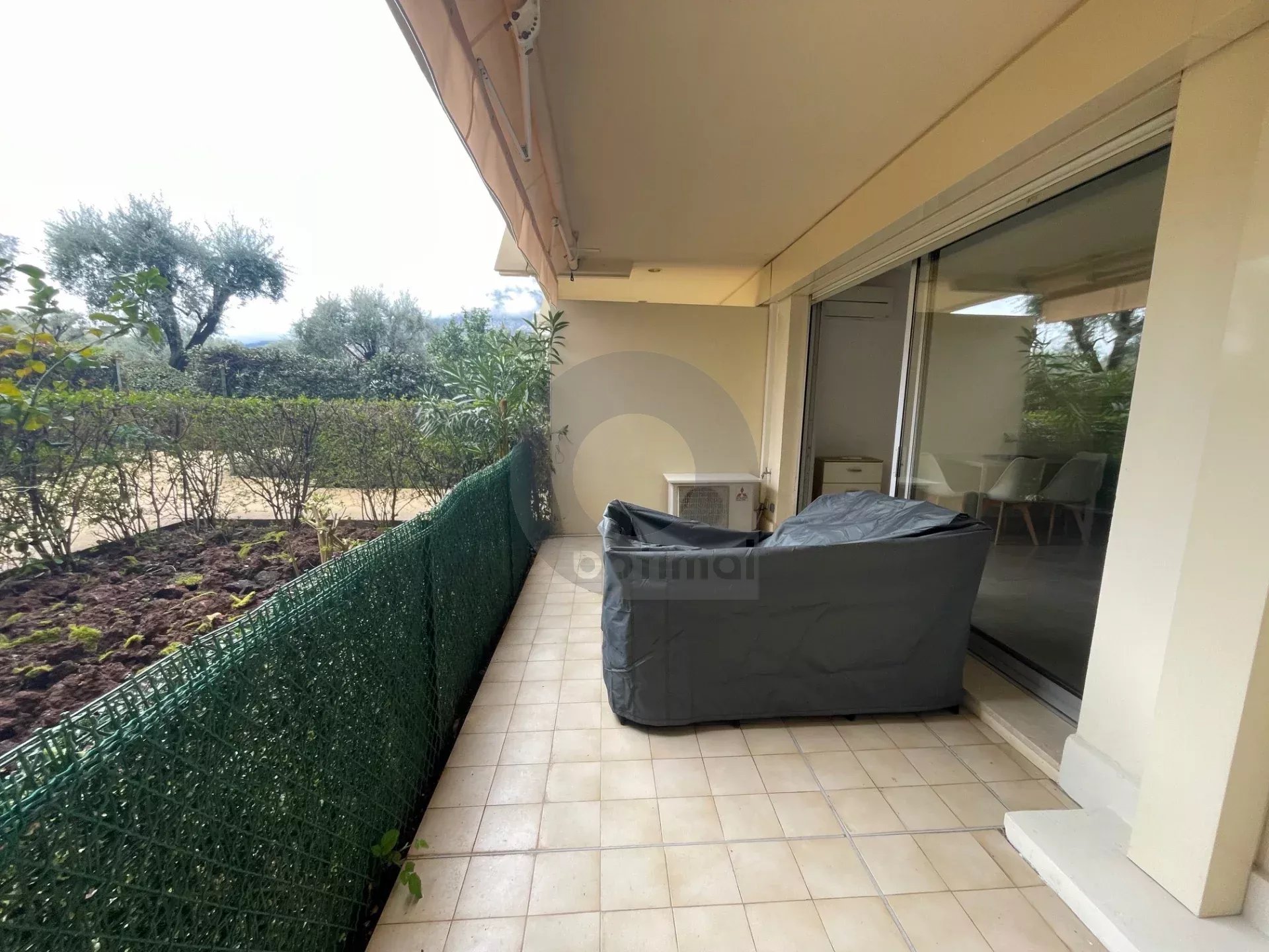 RCM PLATEAU DU CAP : A LOUER STUDIO MEUBLE – TERRASSE – GARAGE – CAVE