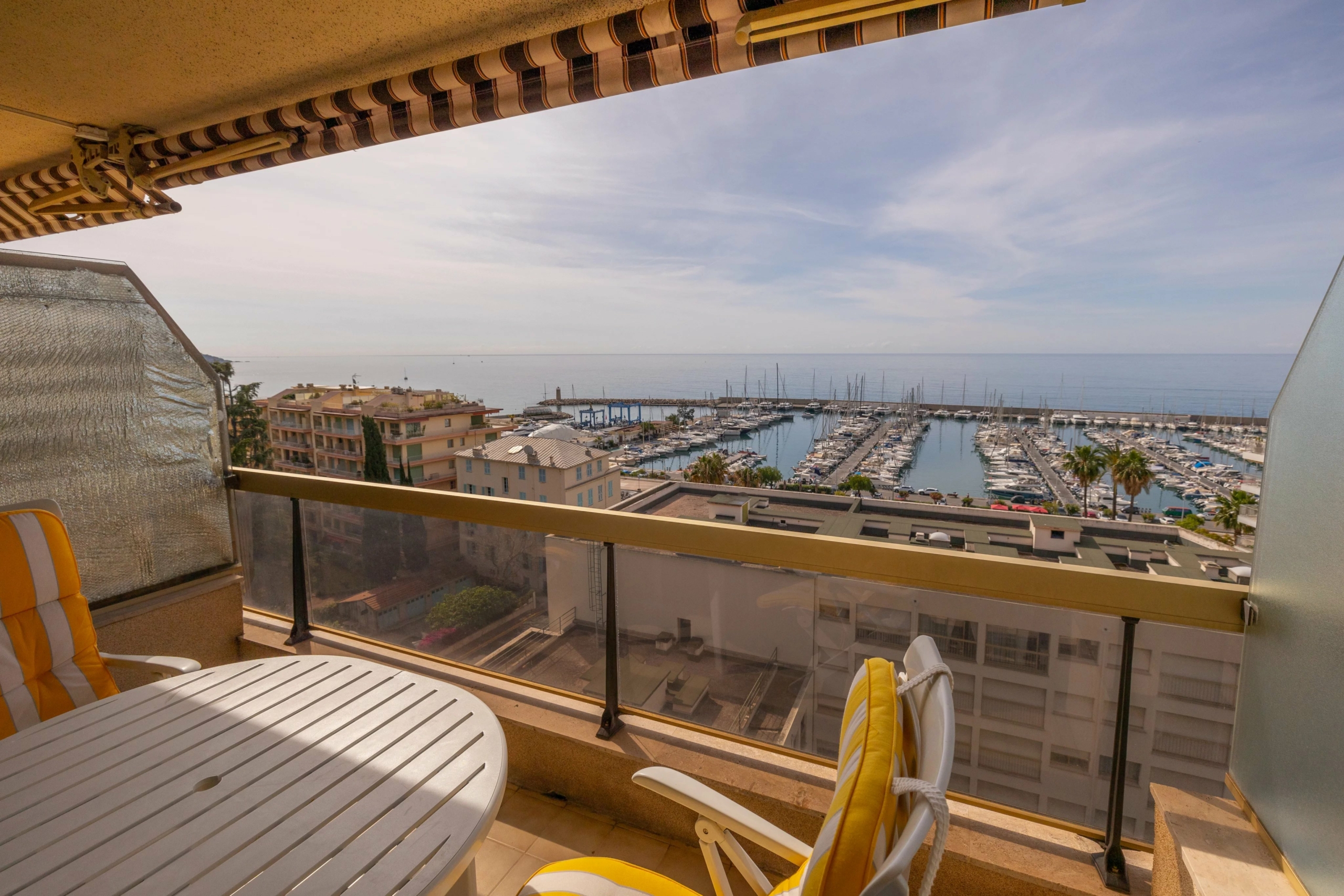 MENTON GARAVAN – APPARTEMENT 3 PIECES BORD DE MER, VUE MER