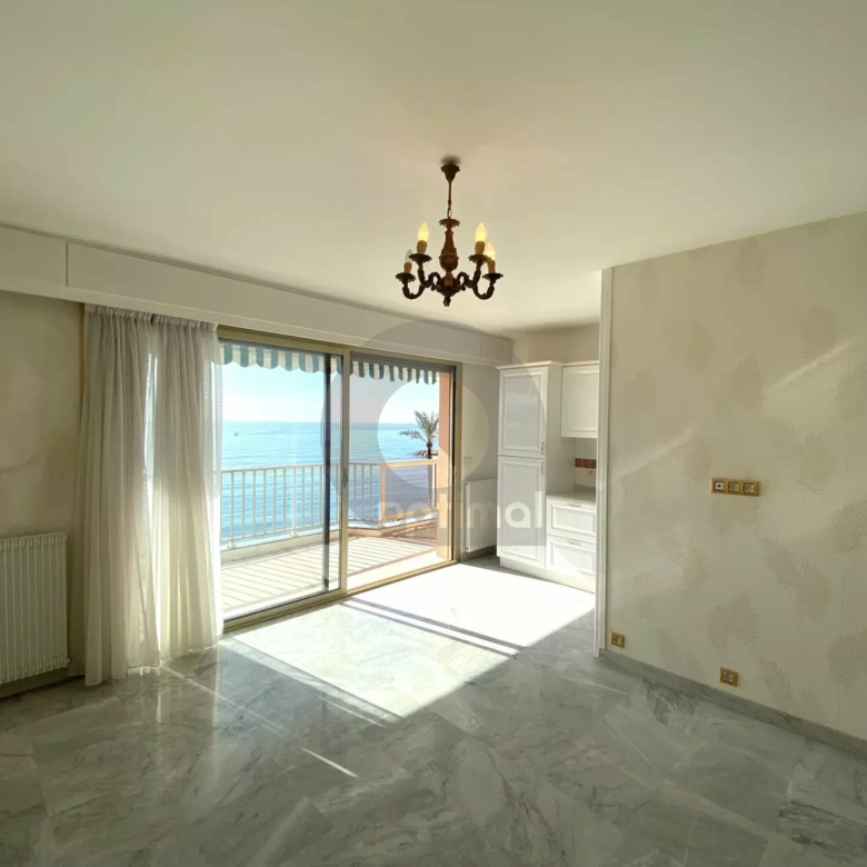 FRONT DE MER 2P 43M2 AVEC TERRASSE 12M2 CAVE