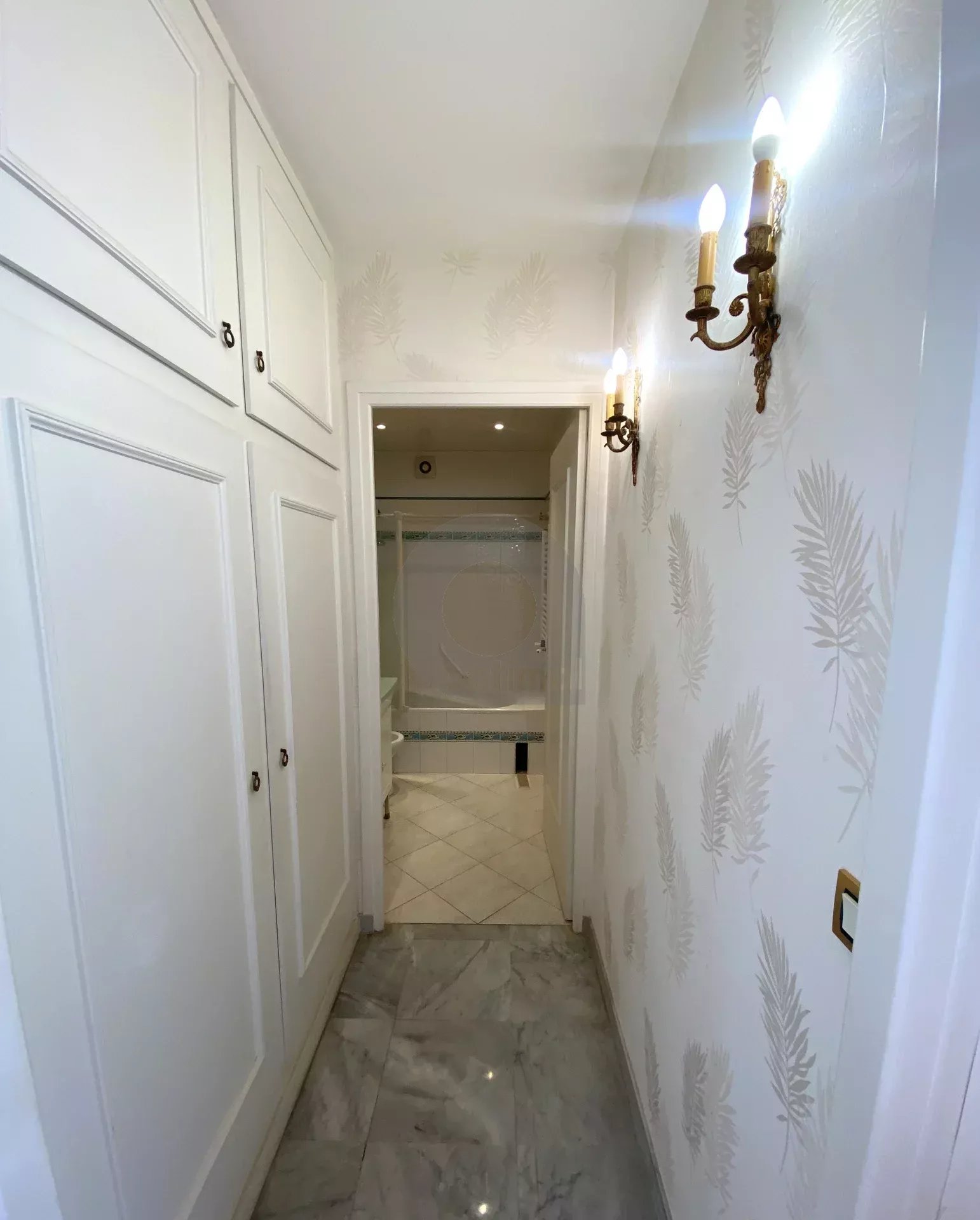 FRONT DE MER 2P 43M2 AVEC TERRASSE 12M2 CAVE