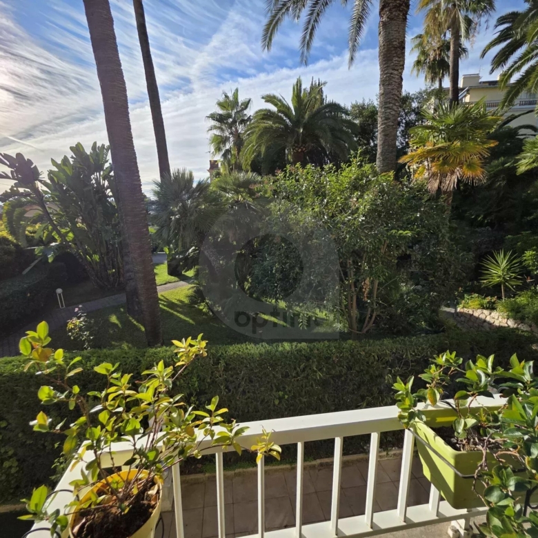 BEAU QUATRE PIECES TERRASSE DOUBLE GARAGE MENTON GARAVAN
