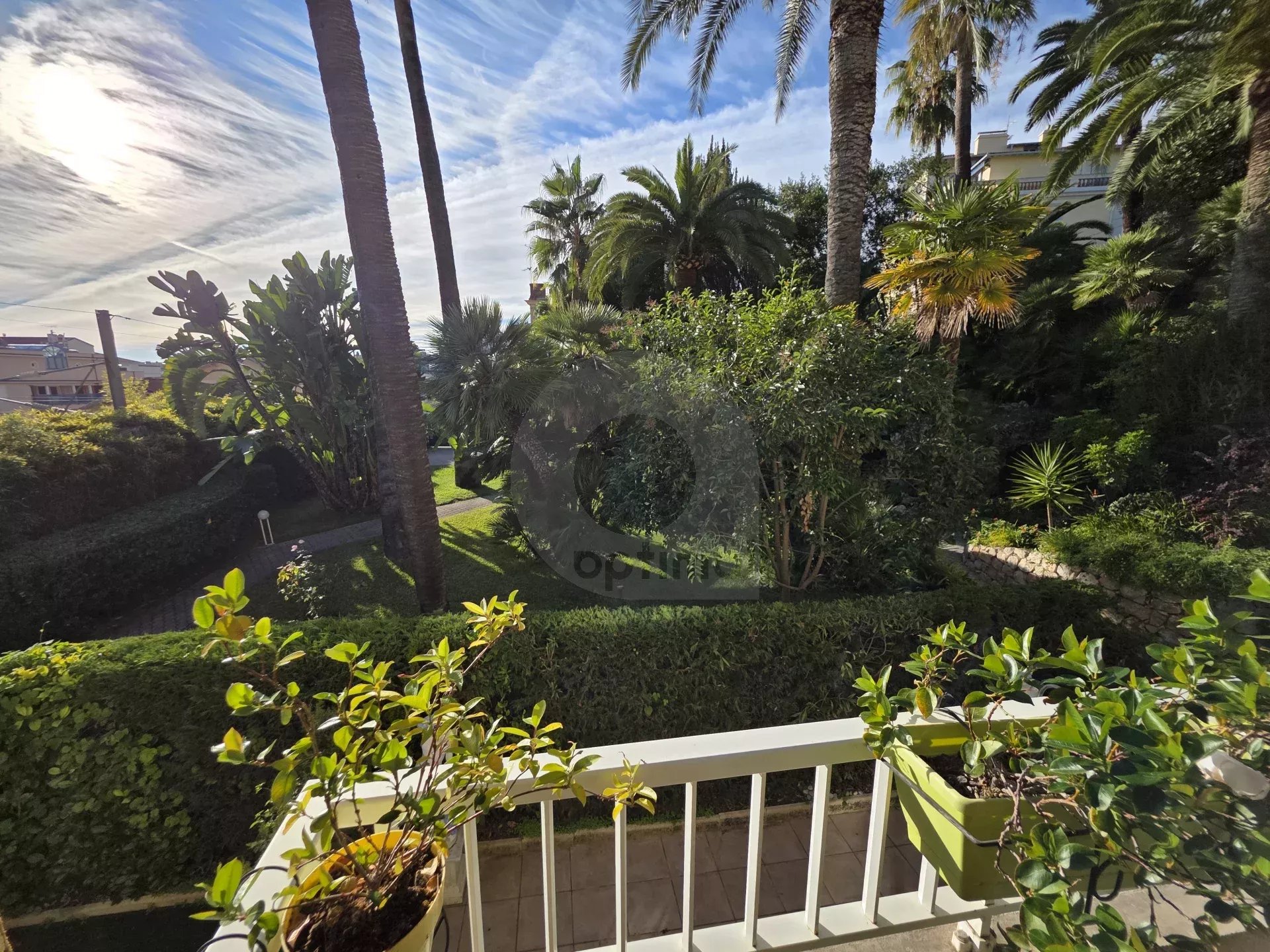 BEAU QUATRE PIECES TERRASSE DOUBLE GARAGE MENTON GARAVAN