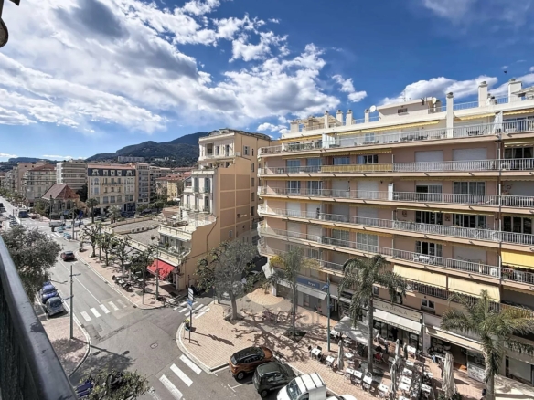 Menton centre-ville – Grand studio avec terrasse – Cave