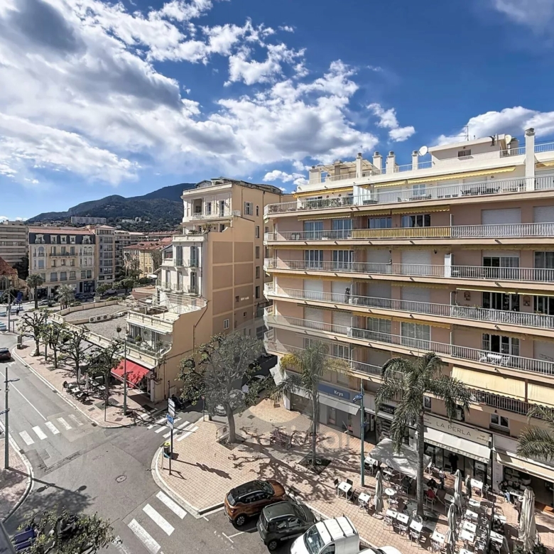 Menton centre-ville – Grand studio avec terrasse – Cave