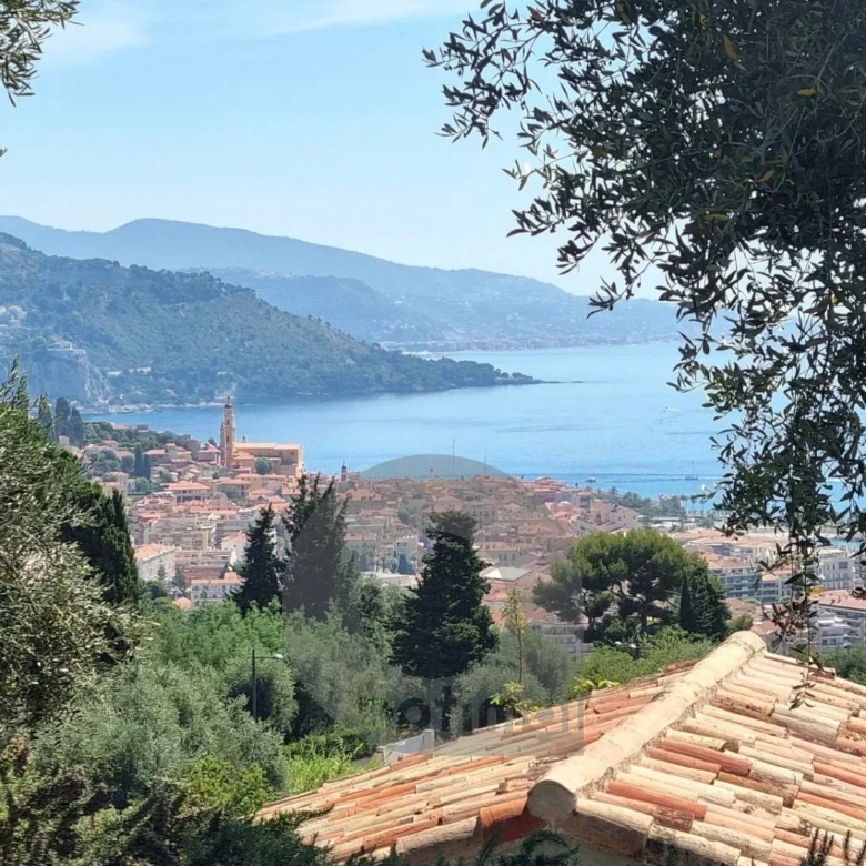 Menton – Propriété de caractère avec vue mer panoramique et permis purgé