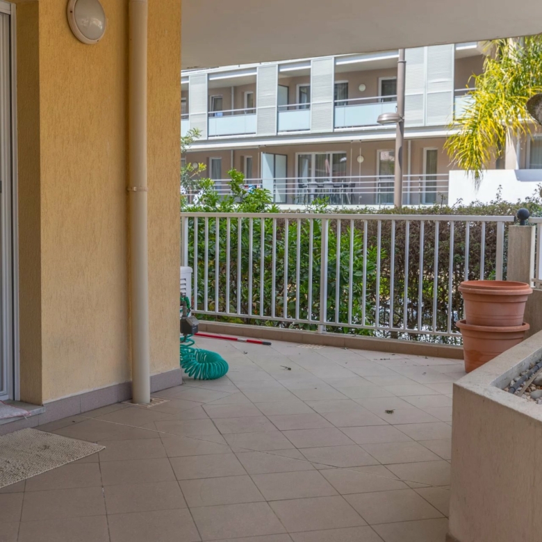 ROQUEBRUNE CAP-MARTIN – APPARTEMENT TROIS PIECES AVEC GRANDE TERRASSE, DEPENDANCE, CAVE ET PARKING