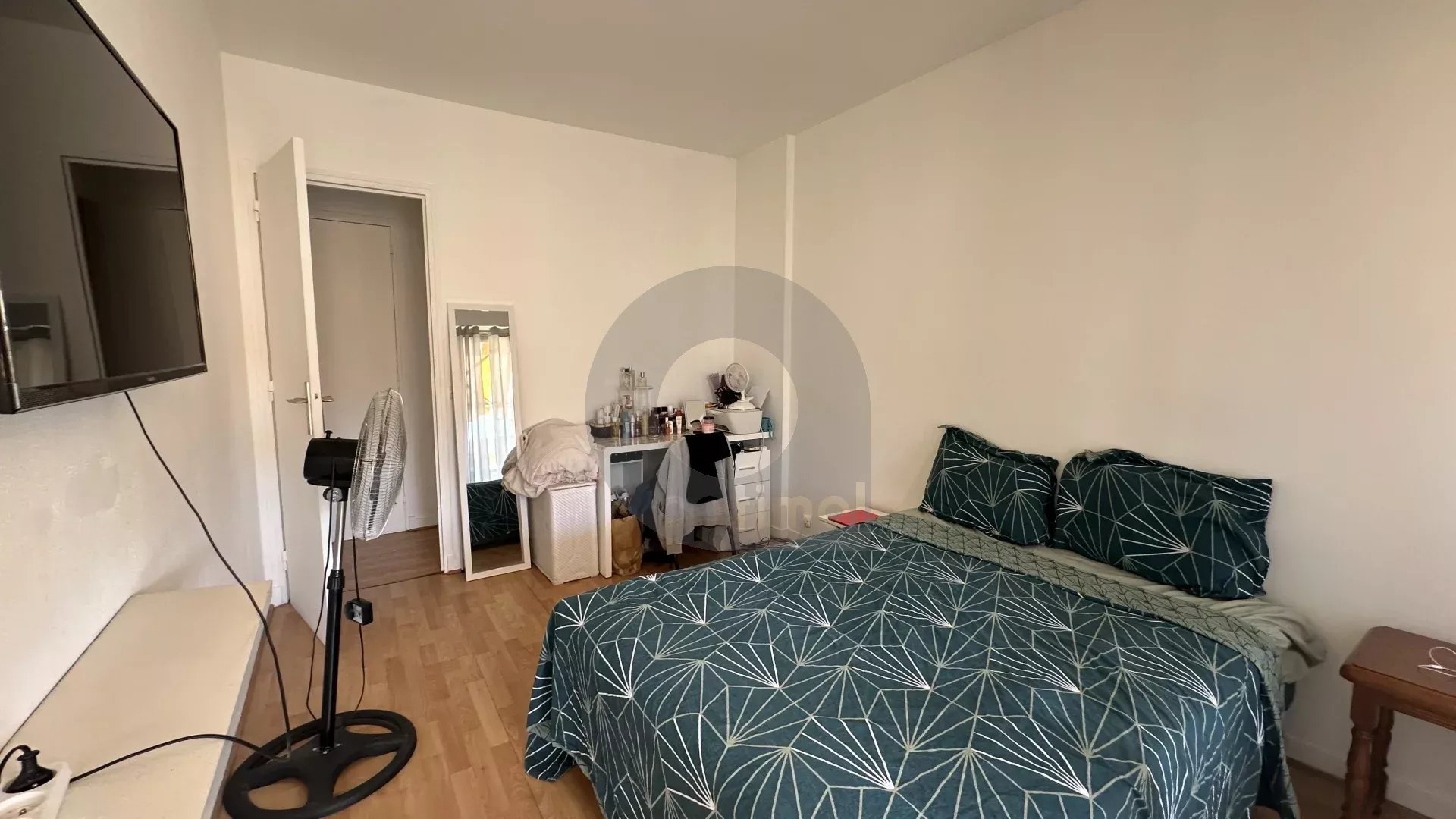 MENTON GARE ROUTIERE: SPACIEUX DEUX PIECES ETAGE ELEVE + CAVE