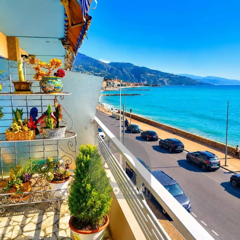 MENTON 3 pièces front de mer