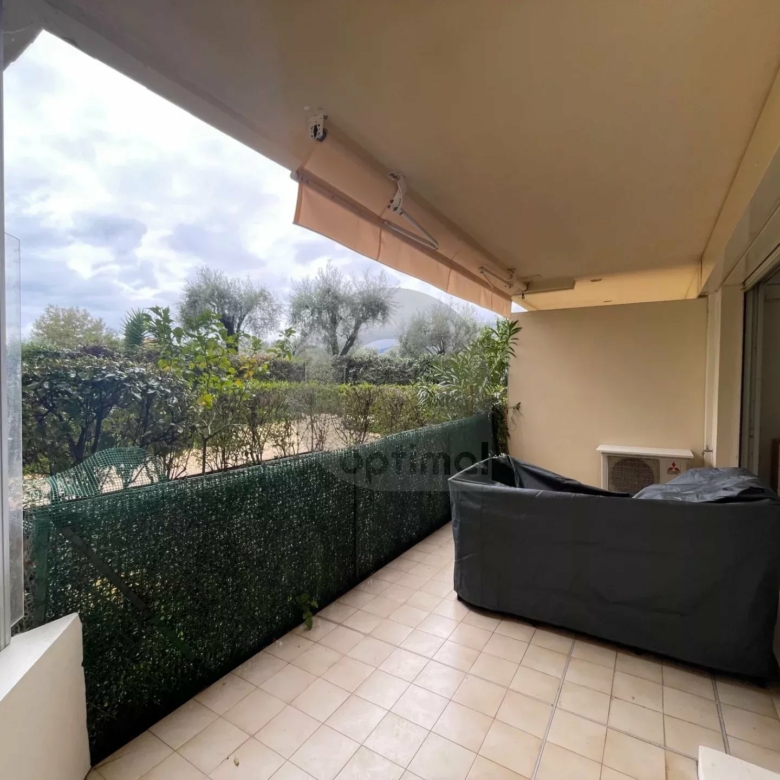 RCM PLATEAU DU CAP : A LOUER STUDIO MEUBLE – TERRASSE – GARAGE – CAVE