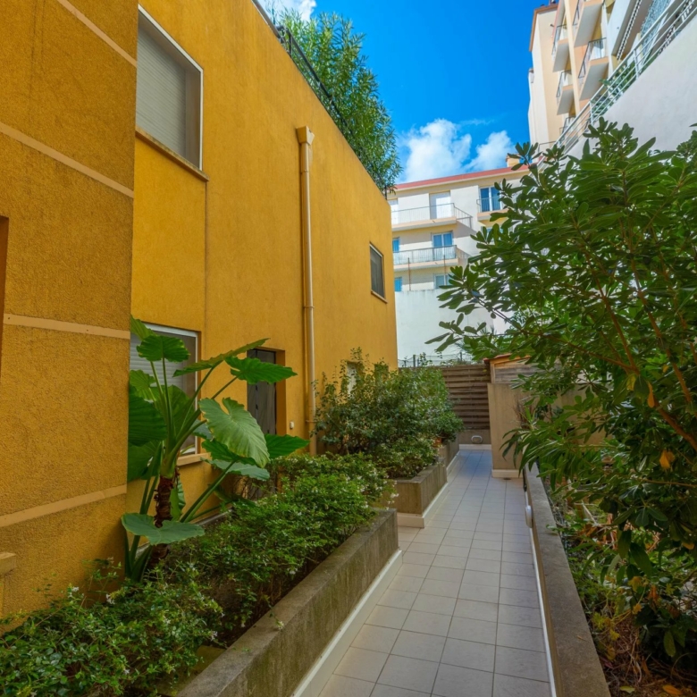 Charmant duplex 3 pièces avec terrasse et parking – Menton centre