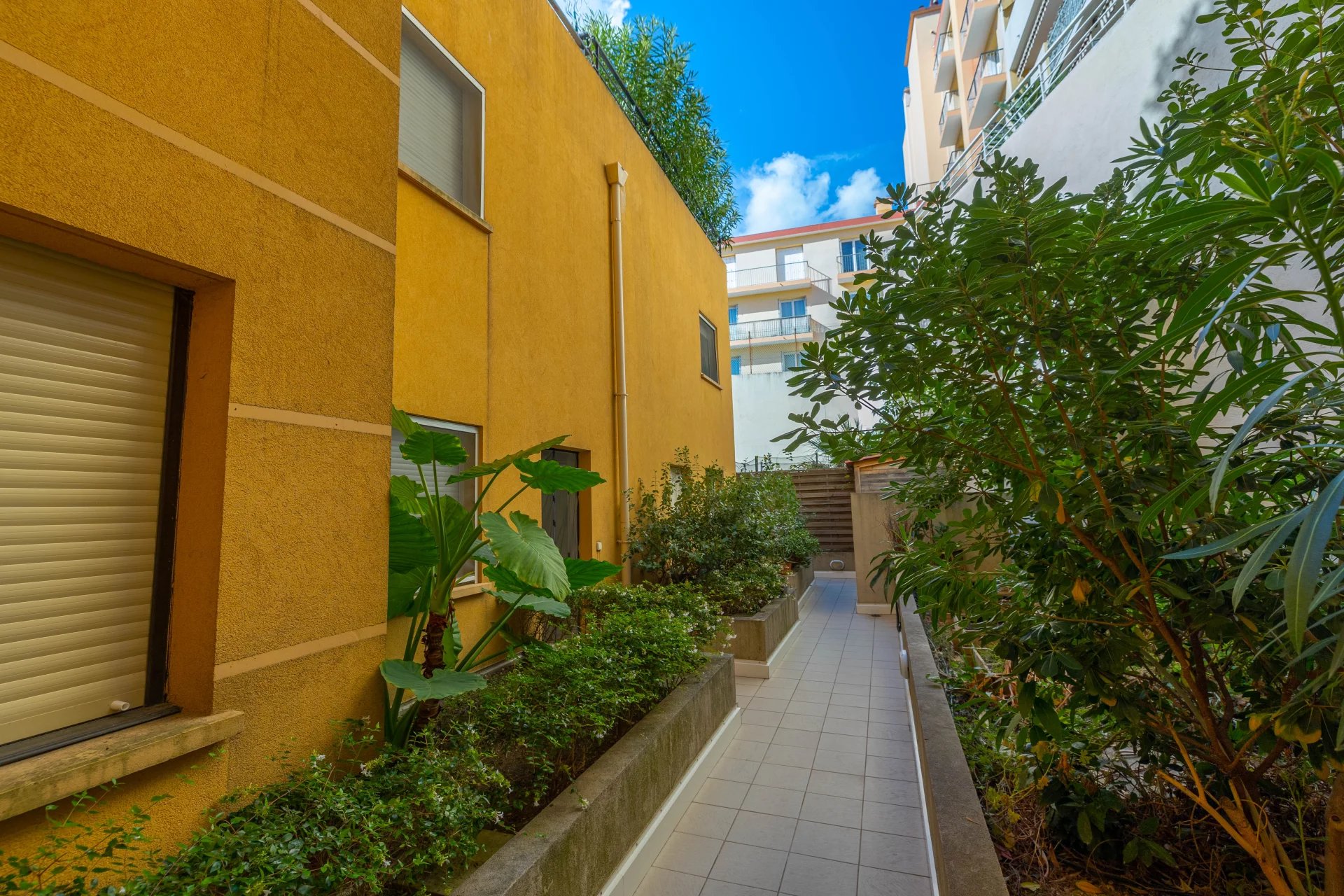 Charmant duplex 3 pièces avec terrasse et parking – Menton centre
