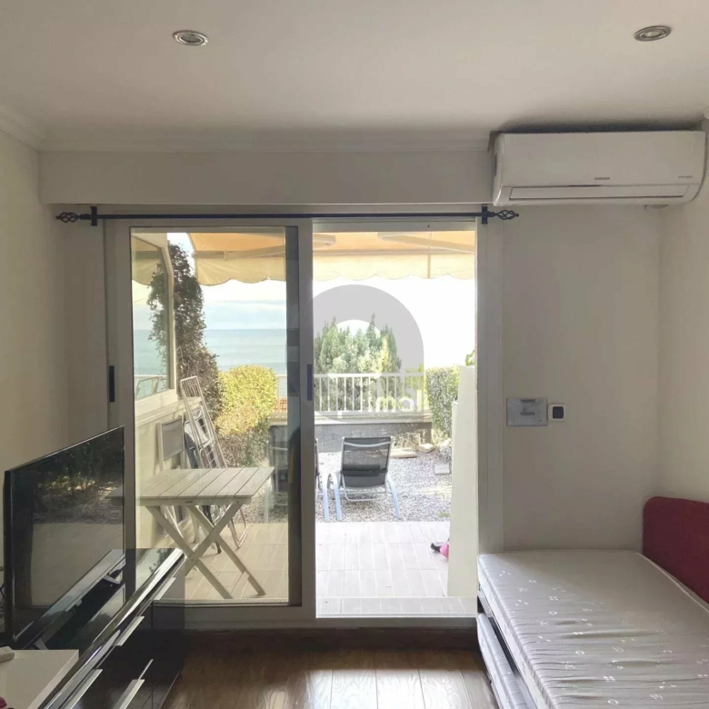ROQUEBRUNE SECTEUR CABBE – STUDIO TERRASSE VUE MER – PISCINE