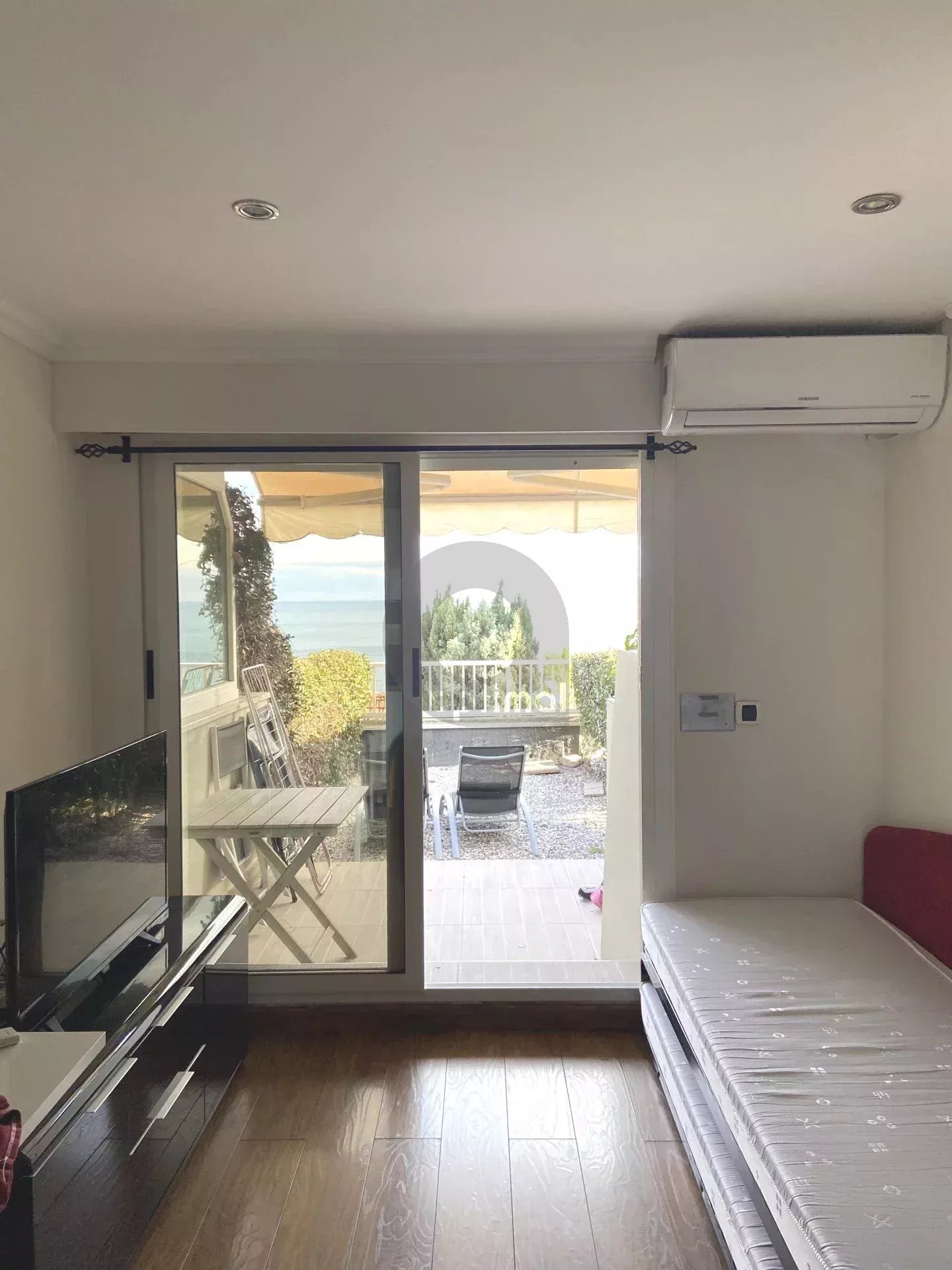 ROQUEBRUNE SECTEUR CABBE – STUDIO TERRASSE VUE MER – PISCINE