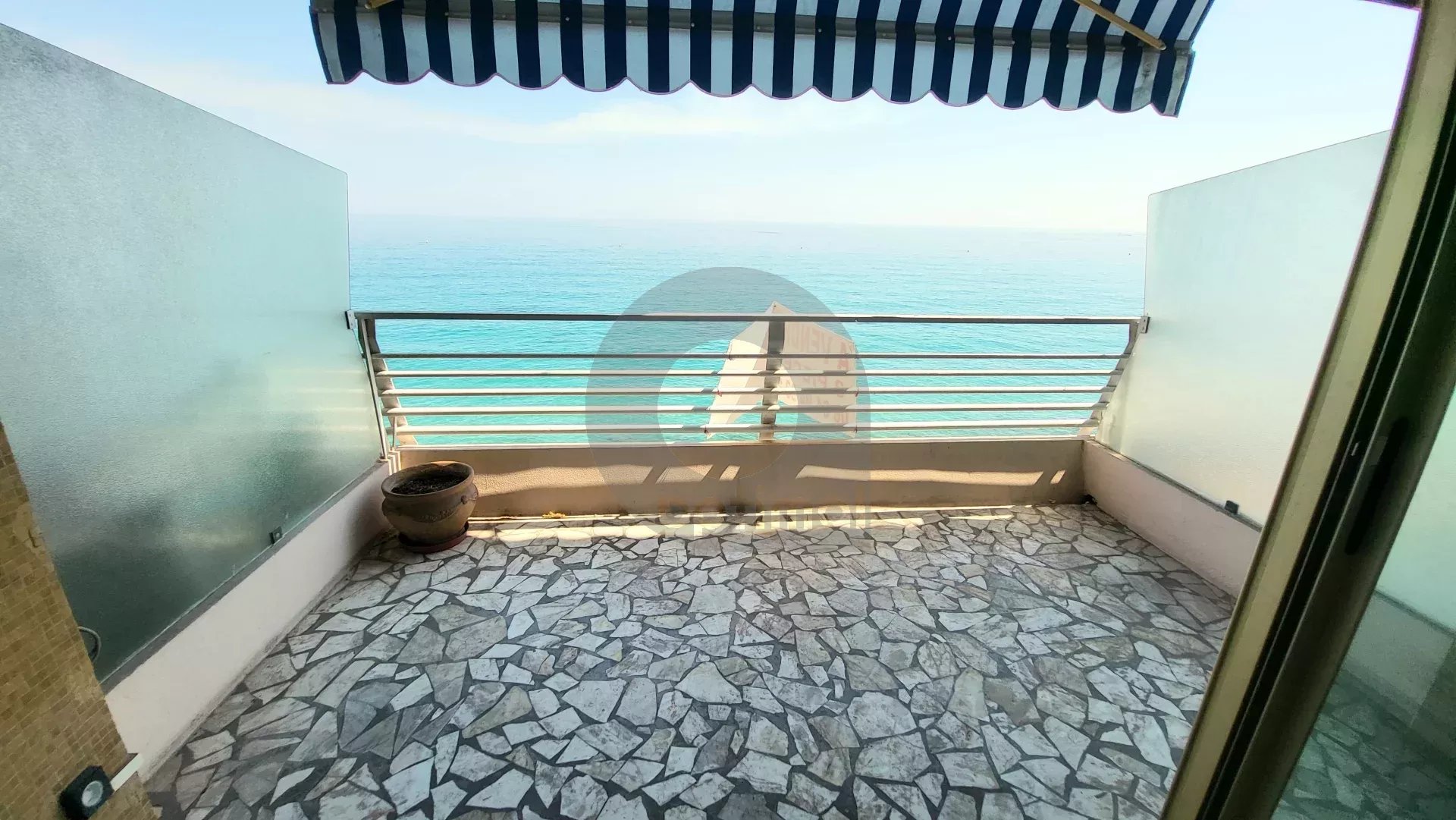 37c5112b14b4fbbd9fb958ba4a6955b5_37d21535ea_1920-original-173084-0.jpg Appartement Front de Mer – Menton – Proche Solenzara
