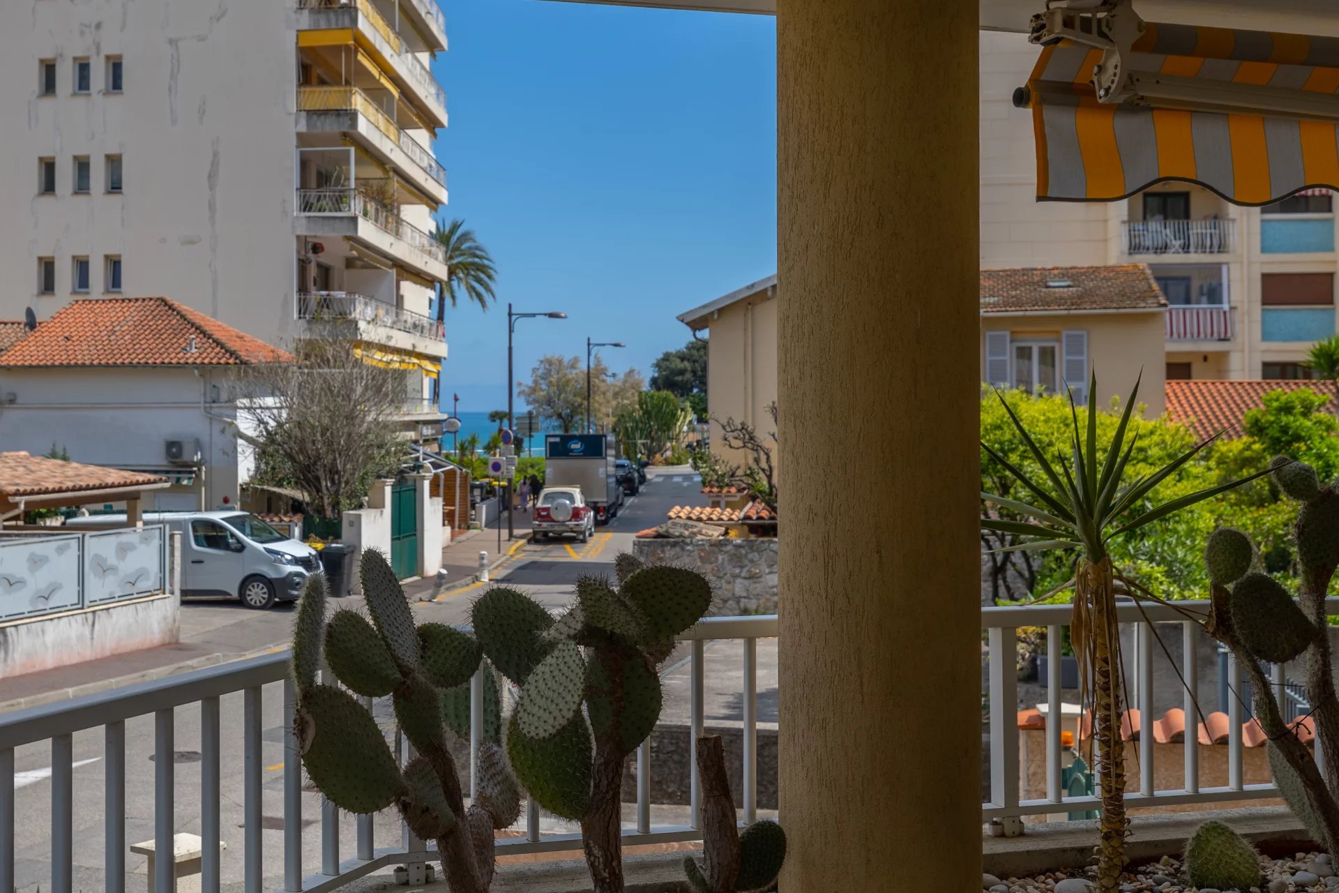 ROQUEBRUNE CAP-MARTIN – APPARTEMENT TROIS PIECES AVEC GRANDE TERRASSE, DEPENDANCE, CAVE ET PARKING