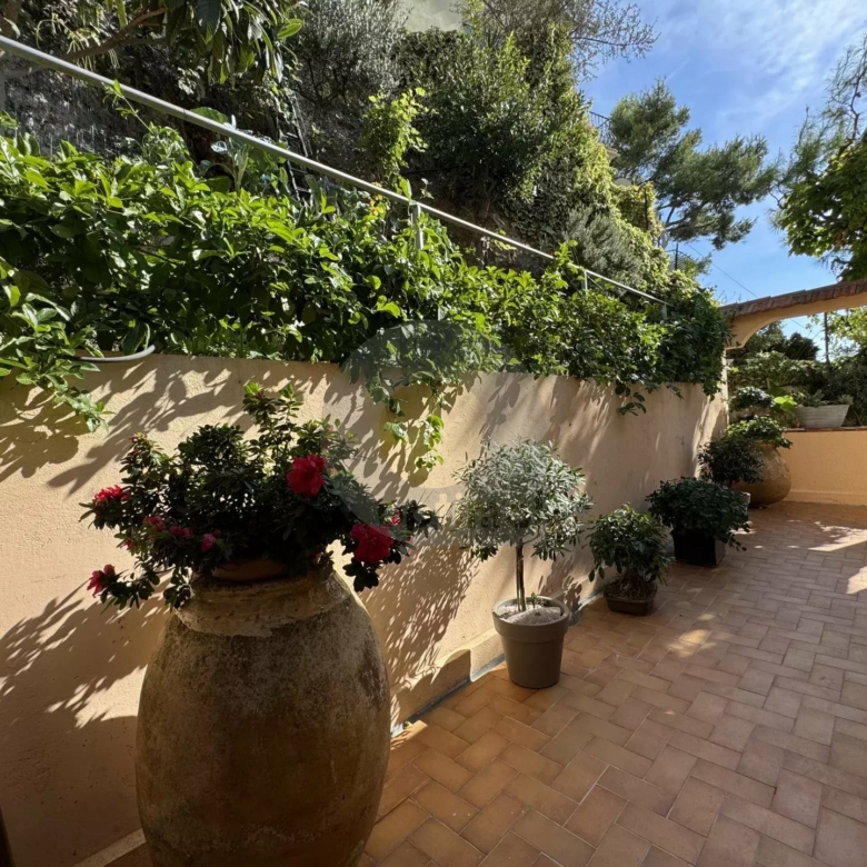 VILLA ROQUEBRUNE VUE MER EXCELLENT ÉTAT TERRASSE JARDIN GARAGE