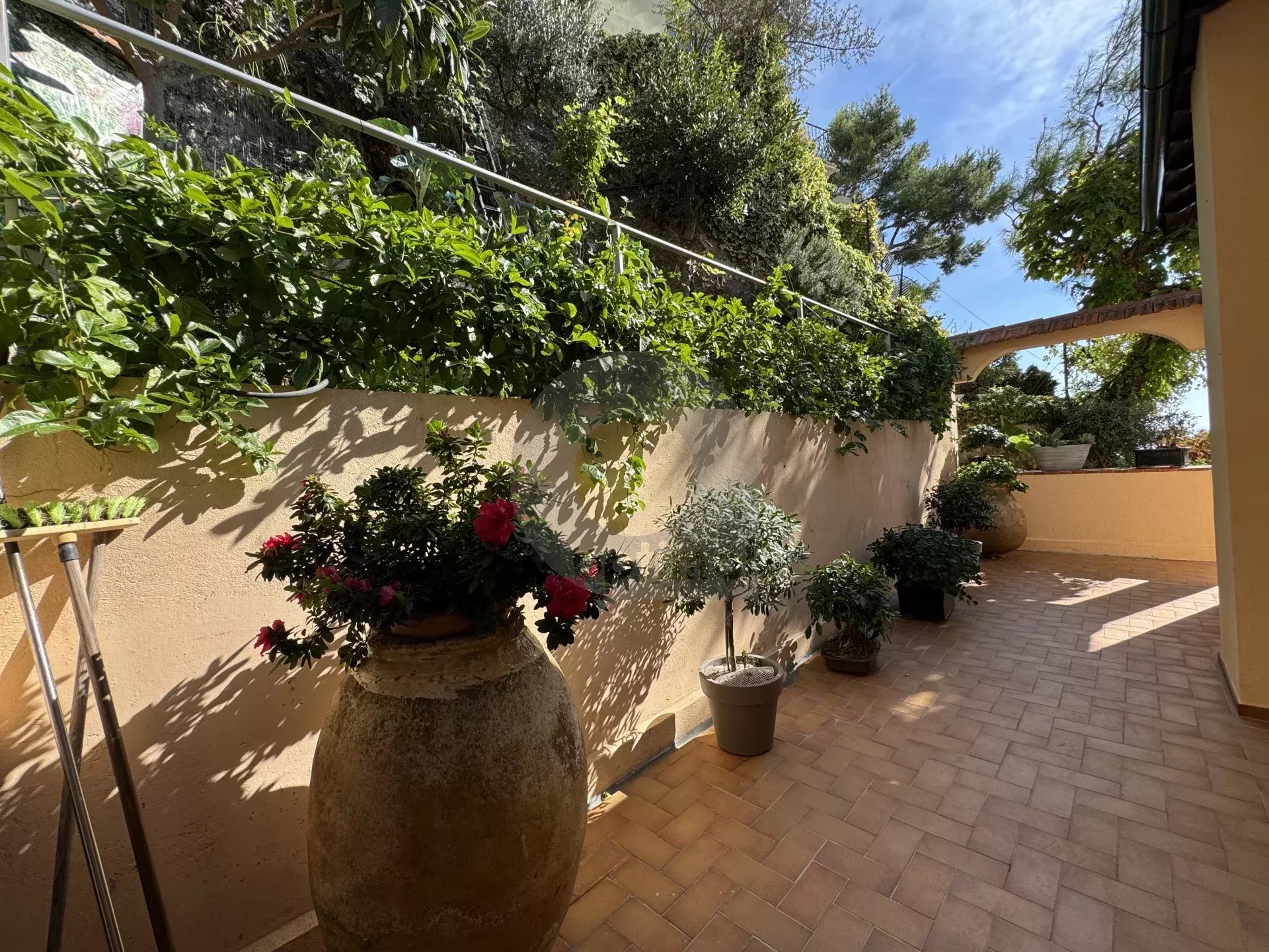 VILLA ROQUEBRUNE VUE MER EXCELLENT ÉTAT TERRASSE JARDIN GARAGE