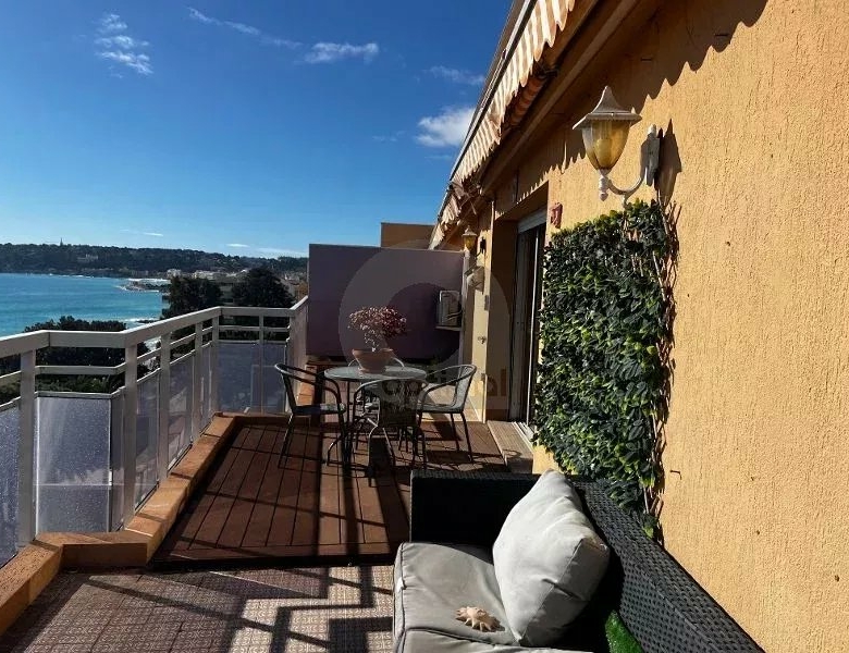 RARE – DERNIER ETAGE