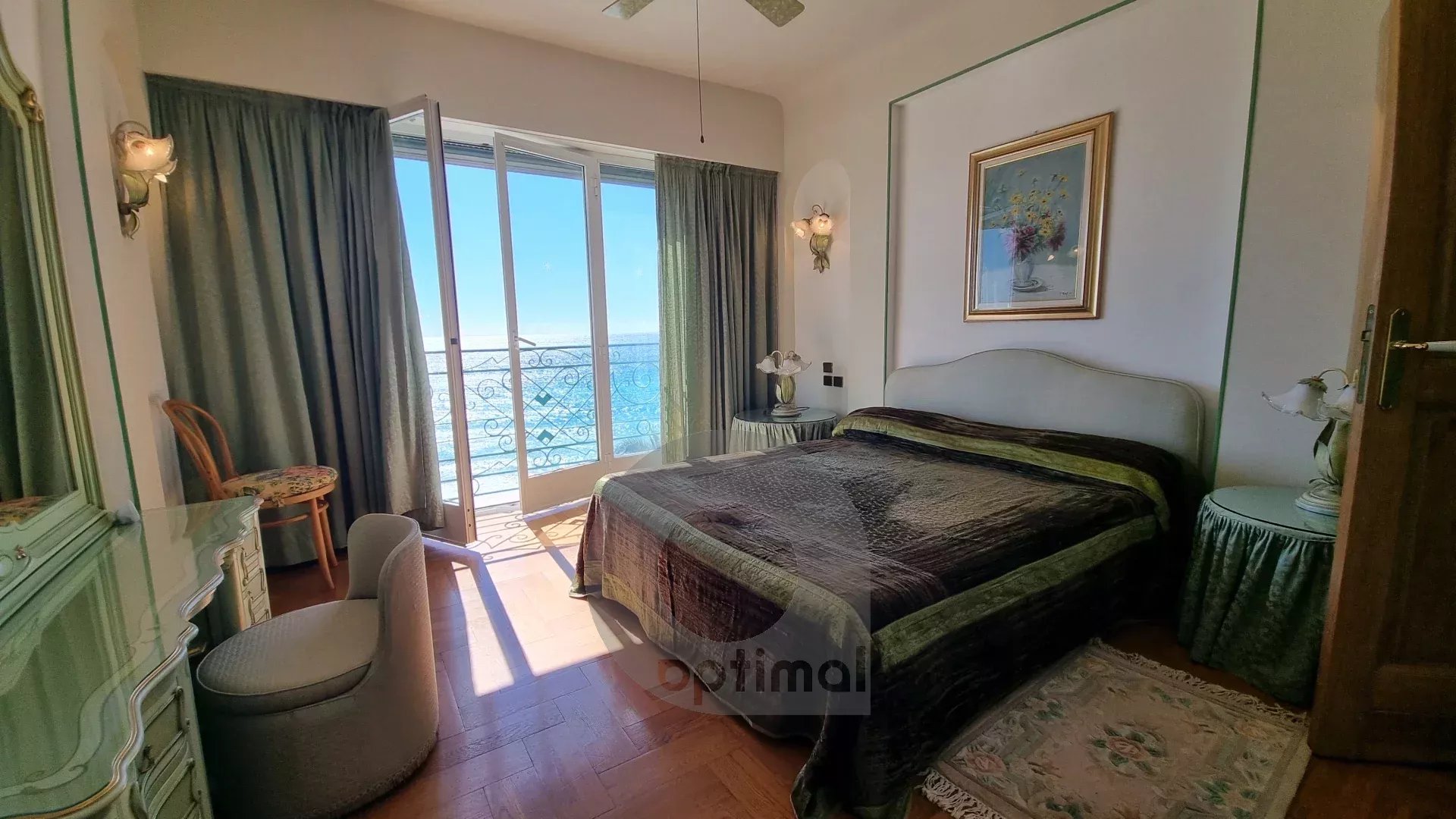 Menton – Bord et face mer,  appartement vue mer exceptionnelle.